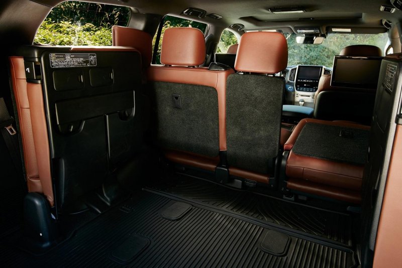 Красный салон Land Cruiser 200