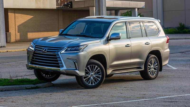 Внедорожник Lexus LX 570