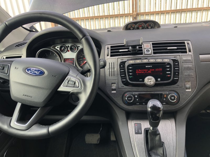 Интерьер Ford Kuga 2008