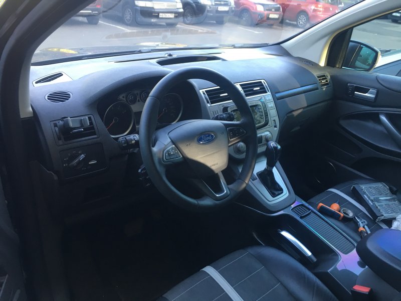 Ford Kuga 2010 салон