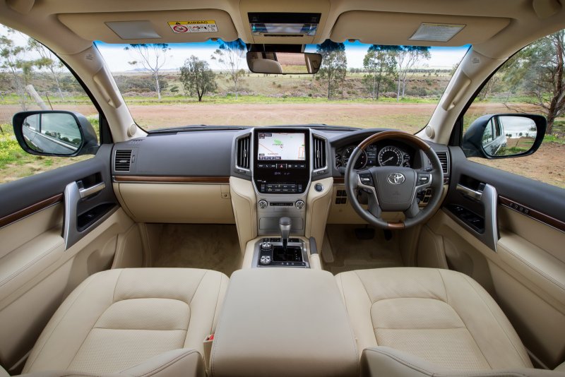 Toyota Land Cruiser 200 салон