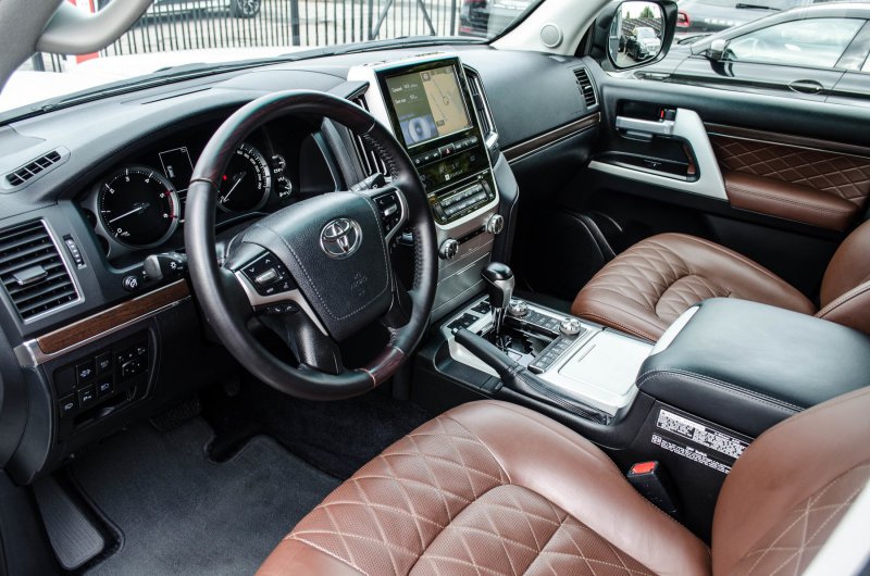 Toyota Land Cruiser v8 салон