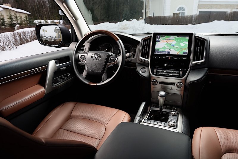 Toyota Land Cruiser 200 салон