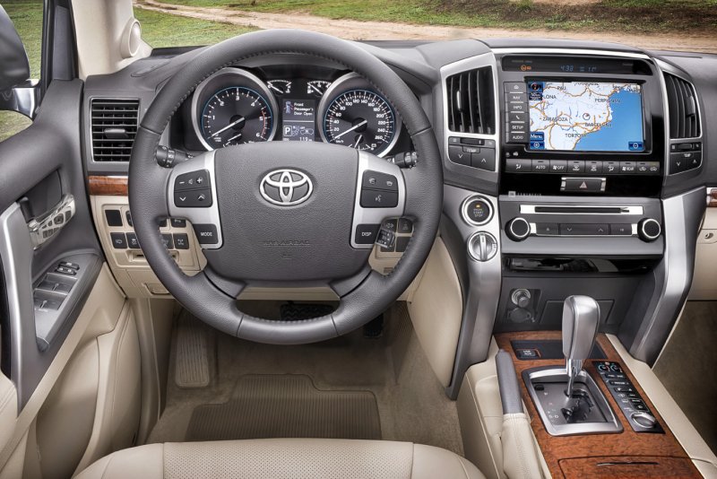 Toyota Land Cruiser 2016 салон