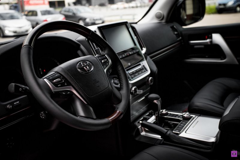 Toyota Land Cruiser 200 2012 салон