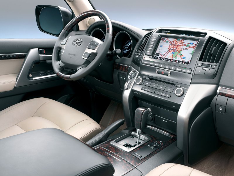 Toyota Land Cruiser 200 2012