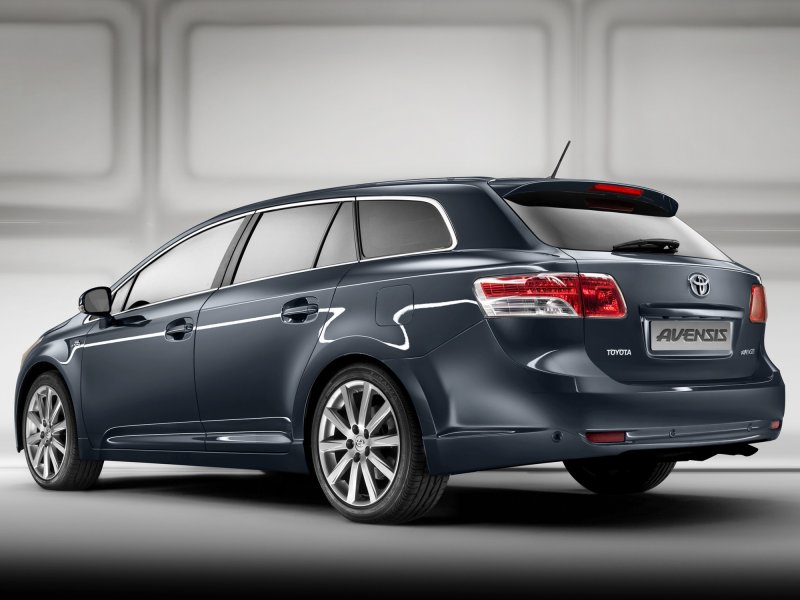Toyota Avensis универсал 2013