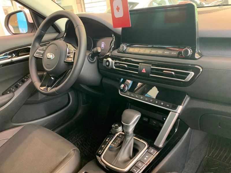 Kia Seltos Luxe комплектация