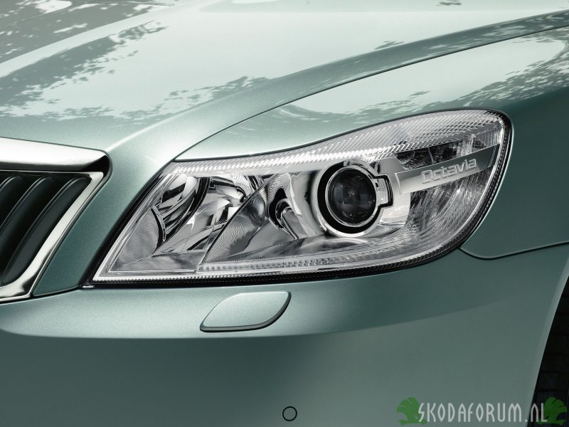 Фара ксеноновая Octavia a5