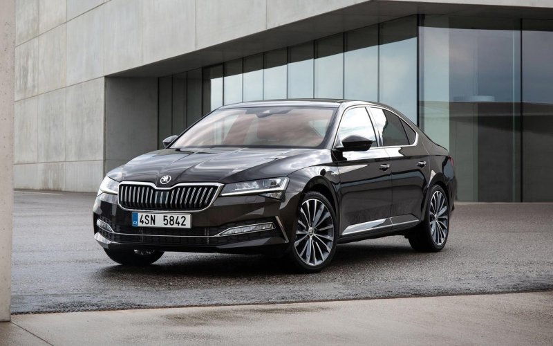 Škoda Superb 2012 седан