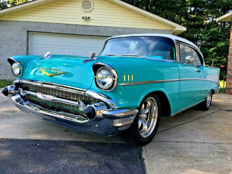 Chevrolet 1957 Bel Air и Чайка