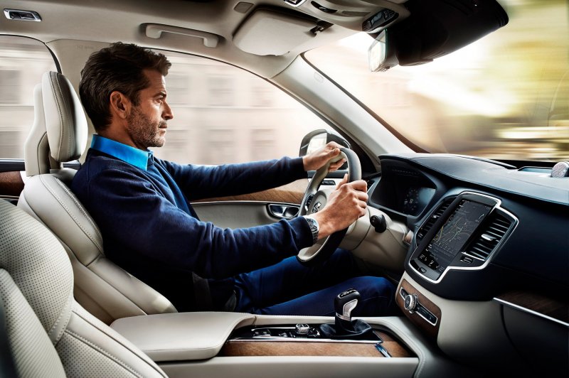 Volvo xc90 за рулем