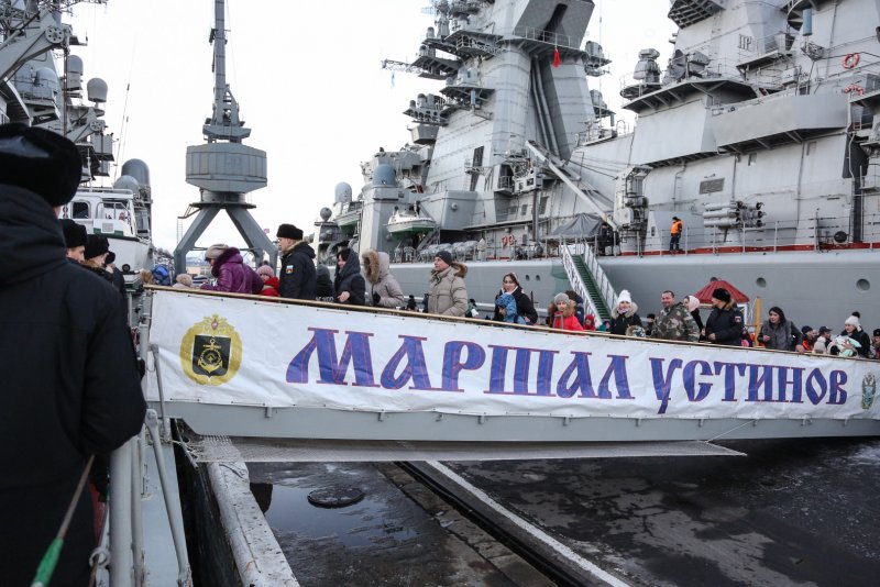 Маршал Устинов в зимней шапке