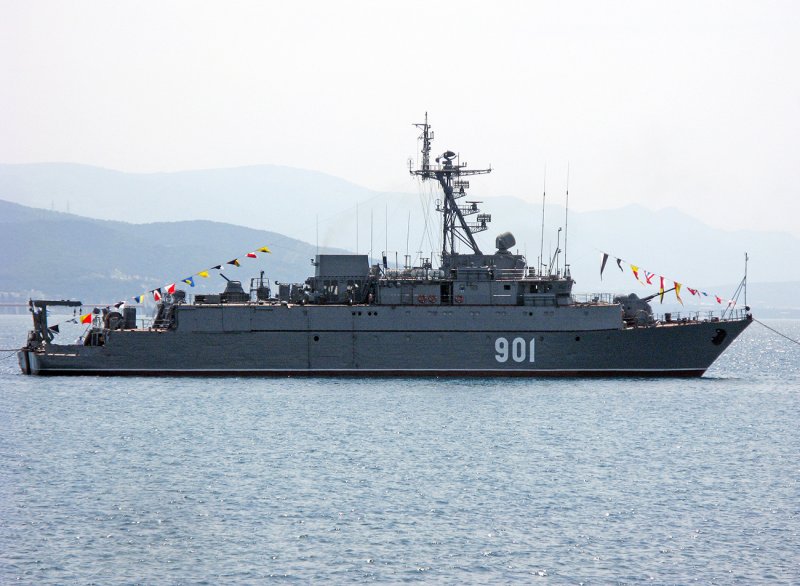 Морской тральщик 12660