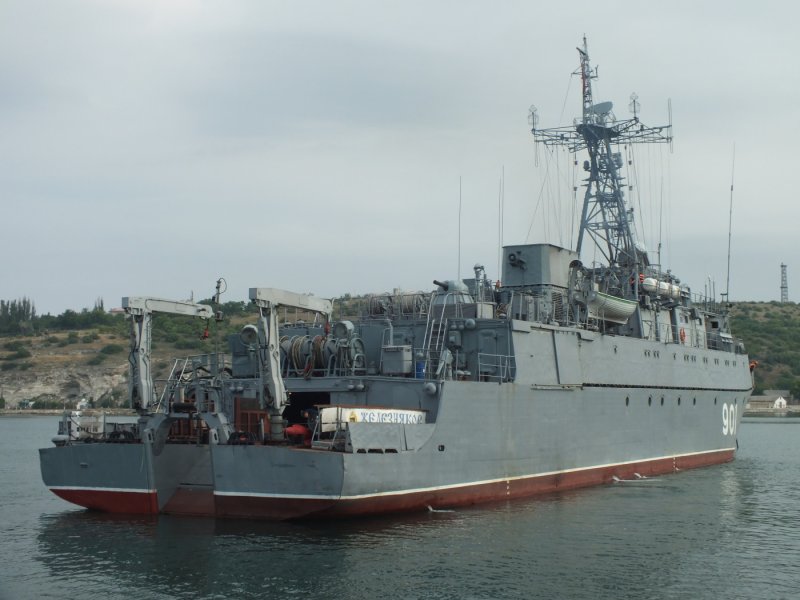 Морской тральщик Железняков