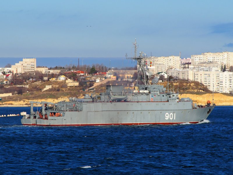 Морской тральщик Железняков Новороссийск