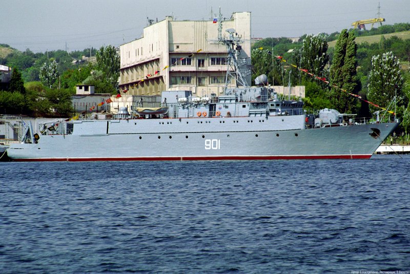 Морской тральщик Железняков