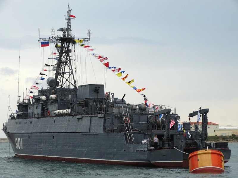 Морской тральщик Железняков