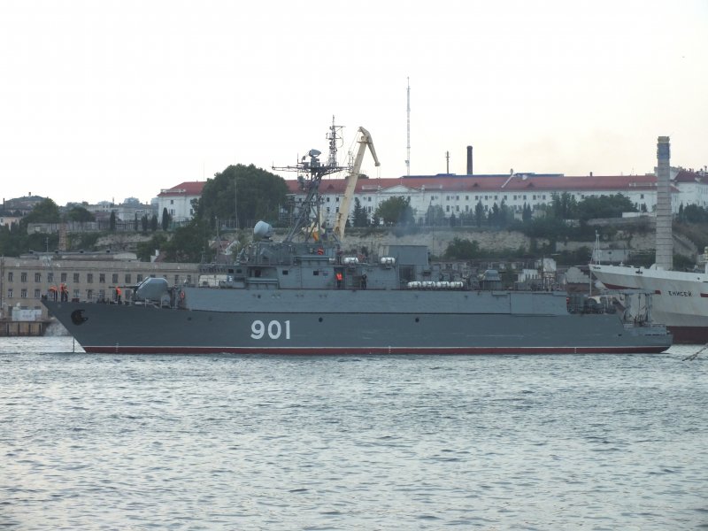 Морской тральщик Железняков 901