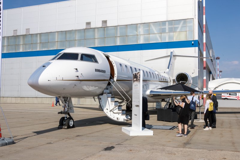 Bombardier Global 8000
