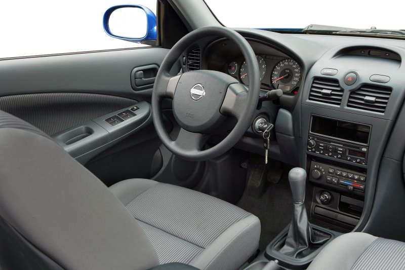 Nissan Almera b10