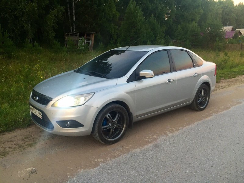 Ford Focus 2 серебристый r18