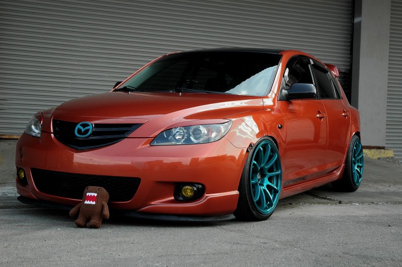 Тюнингованная Mazda 3 BK