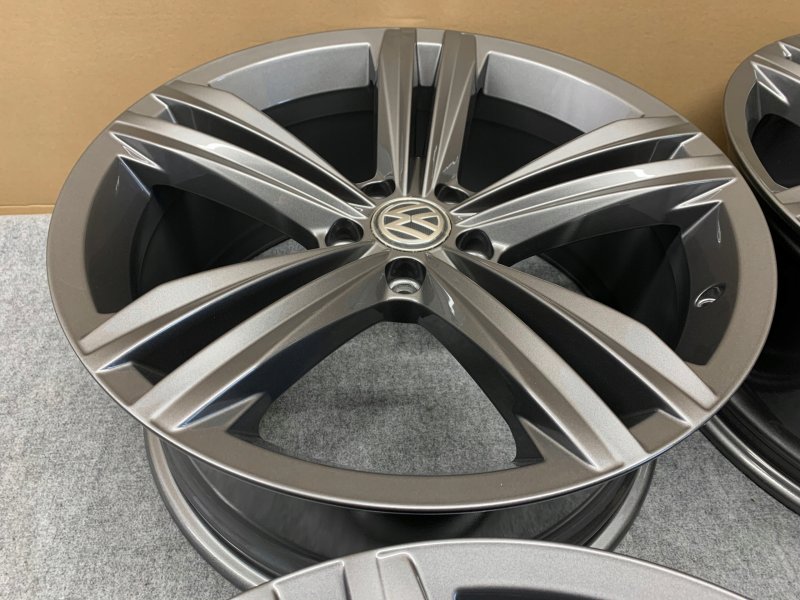 Диск литой r17 Volkswagen Tiguan OEM 5n0601025an
