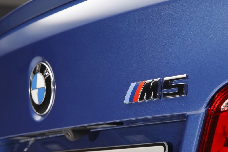 М5 BMW шильда