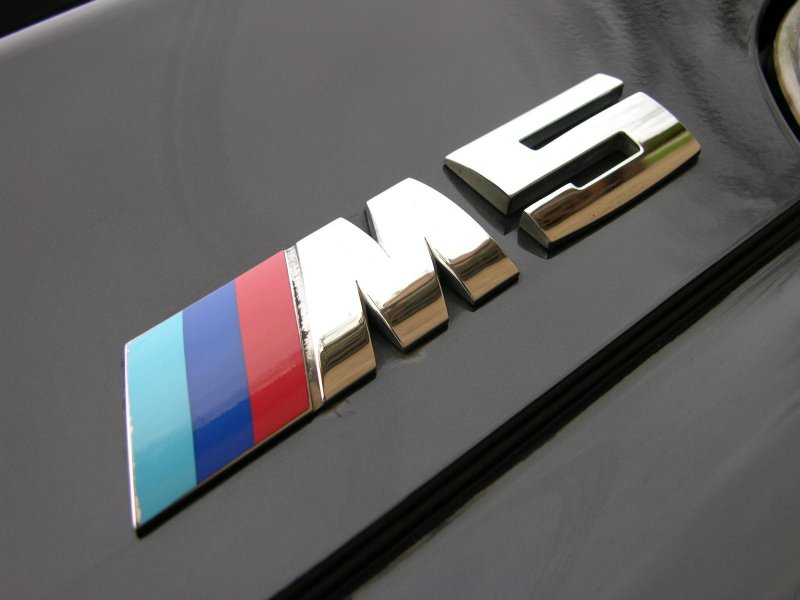 BMW m5 шильдик