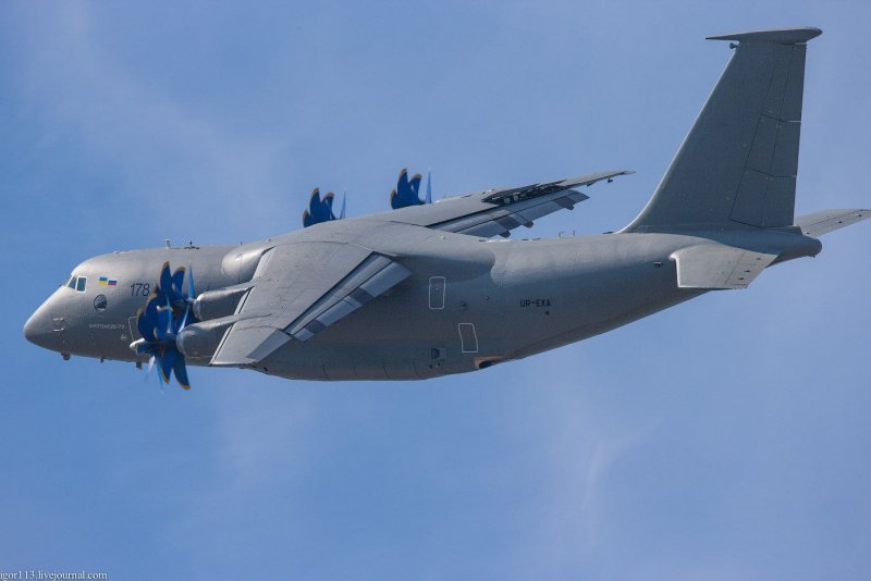 Самолет АН 70