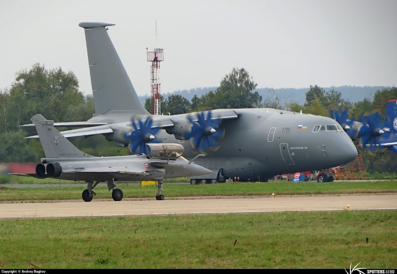 Ту-134 пассажирский самолёт кабина