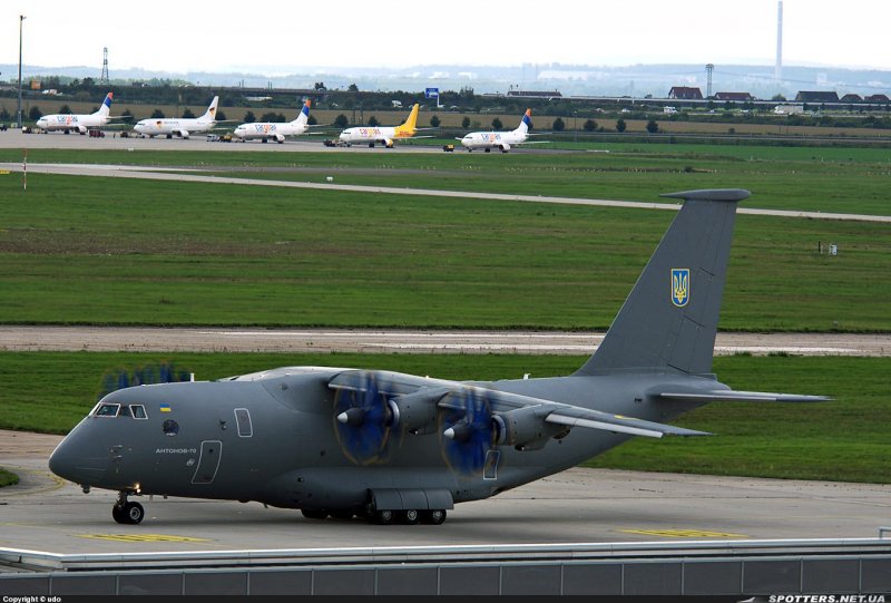 Кабина самолёта АН-70