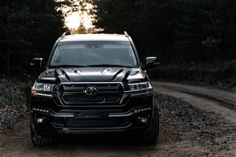 Toyota Land Cruzer 200 Black Bison Edition