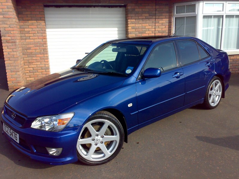 Lexus is 200 2000