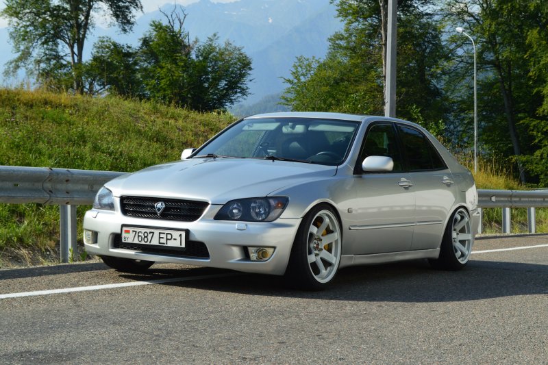 Lexus is200/300