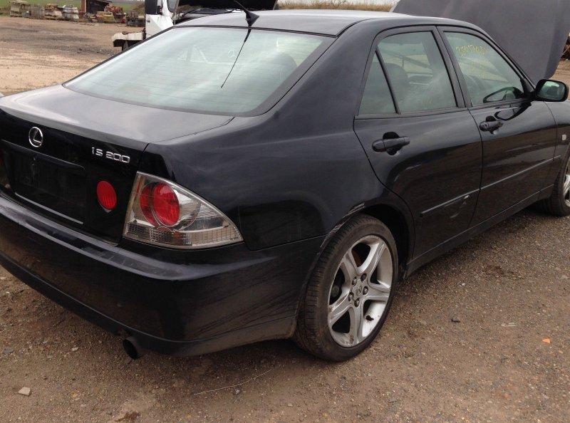 Lexus is 200 1998