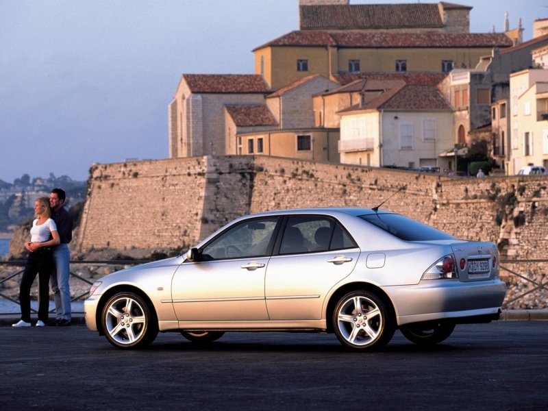 Лексус ИС 200 2000