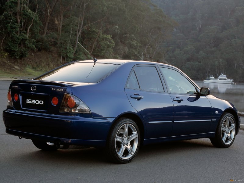 Лексус ИС 200 1999