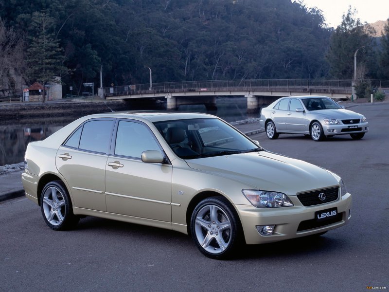 Лексус is200 2004
