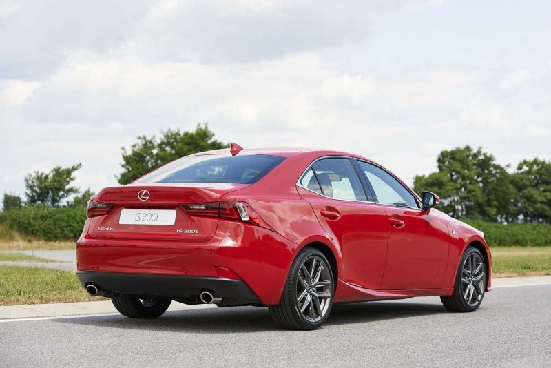 Lexus is 200t t