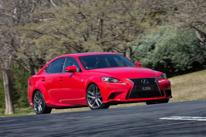 Lexus is 200t t
