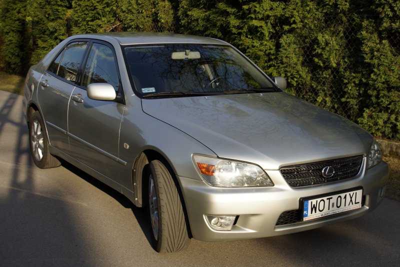 Лексус is 200 2003г.в.