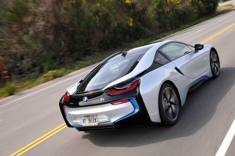 БМВ спорткар i8