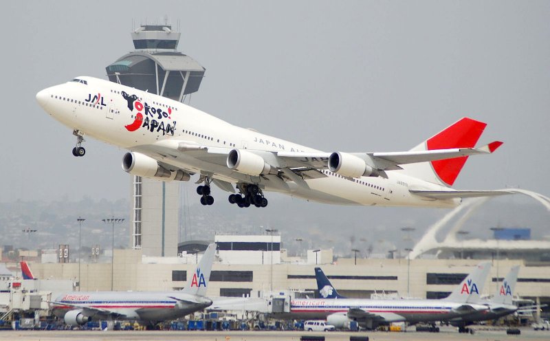 Авиакомпания JAL