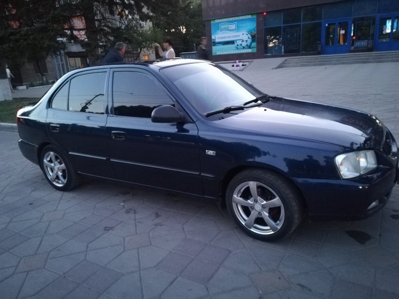 Hyundai Accent синий