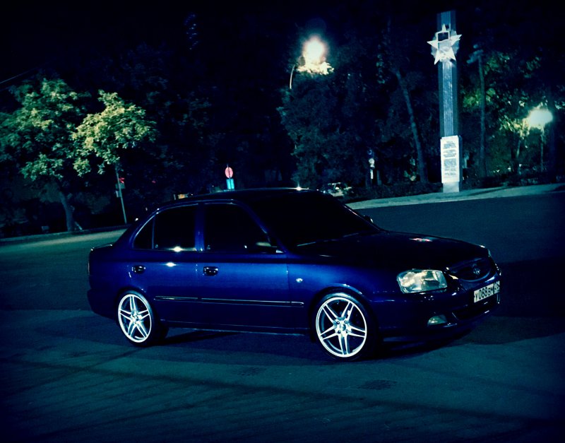 Hyundai Accent синий