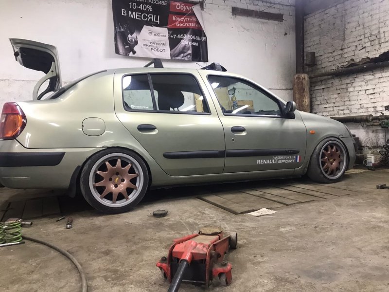 Renault symbol 2007 stance