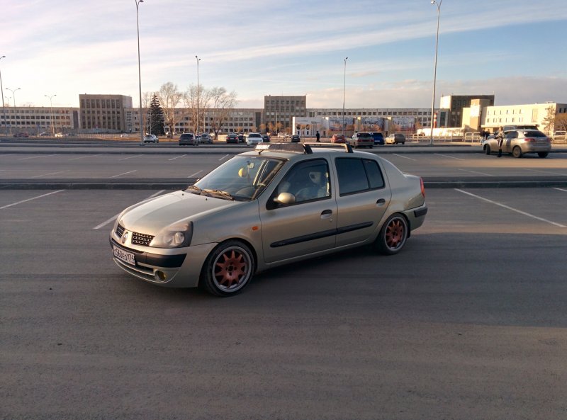 Renault symbol 2007 stance