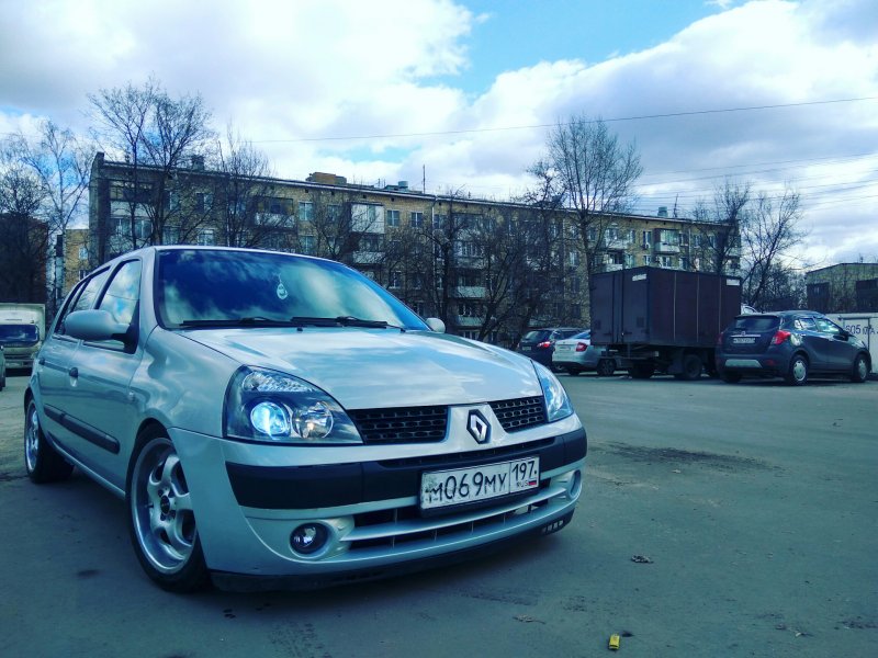 Рено Симбол в тюнинге зеленая
